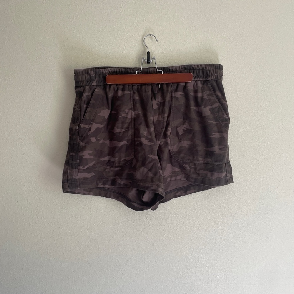 Athleta Camo Green and Black athleisure Farallon shorts